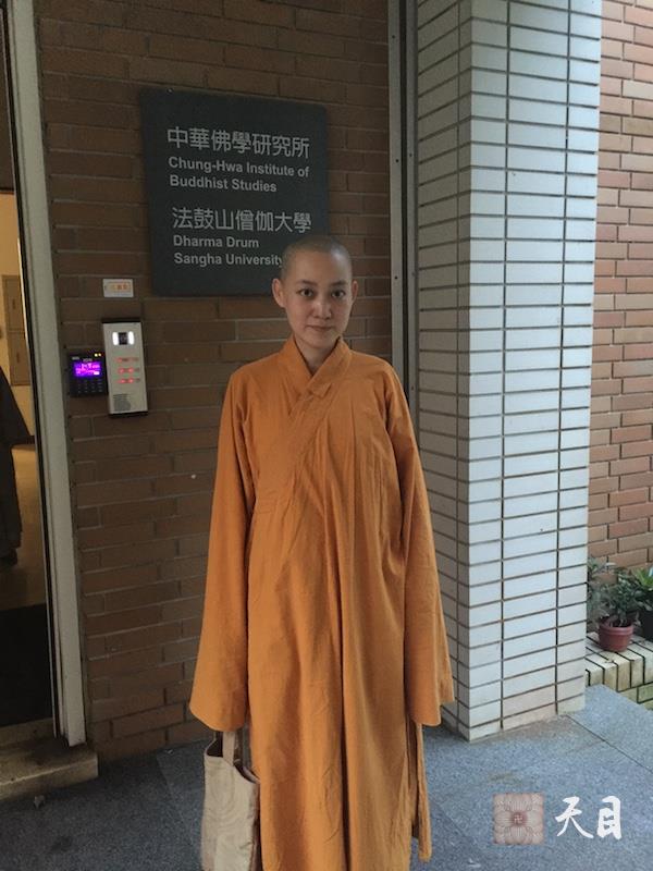 20160526果实法师在台北金柯居士的护持下来到圣严法师创办的法鼓山参学给恩师圣观法师祈福