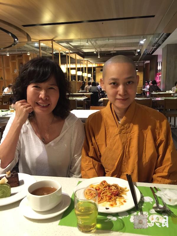 20160526果实法师台应金柯美珍居士供养果然汇素食