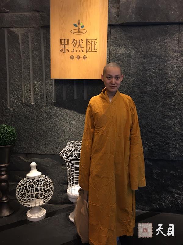 20160526果实法师台应金柯美珍居士供养果然汇素食