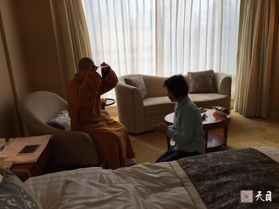 20160609果实法师和果芳常贤居士香港乔妃斋素食馆和香港九龙香格里拉给恩师圣观法师祈福