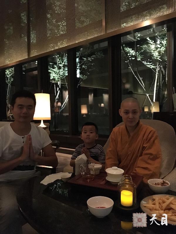 20160618果实法师和常香法师常如常意常江常克常妙常善齐聚杭州城中香格里拉给恩师圣观法师祈福