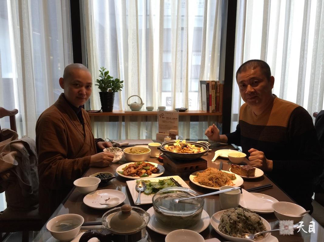 20161009果实法师和常香法师心一居士在北京天厨妙香给恩师圣观法师祈福
