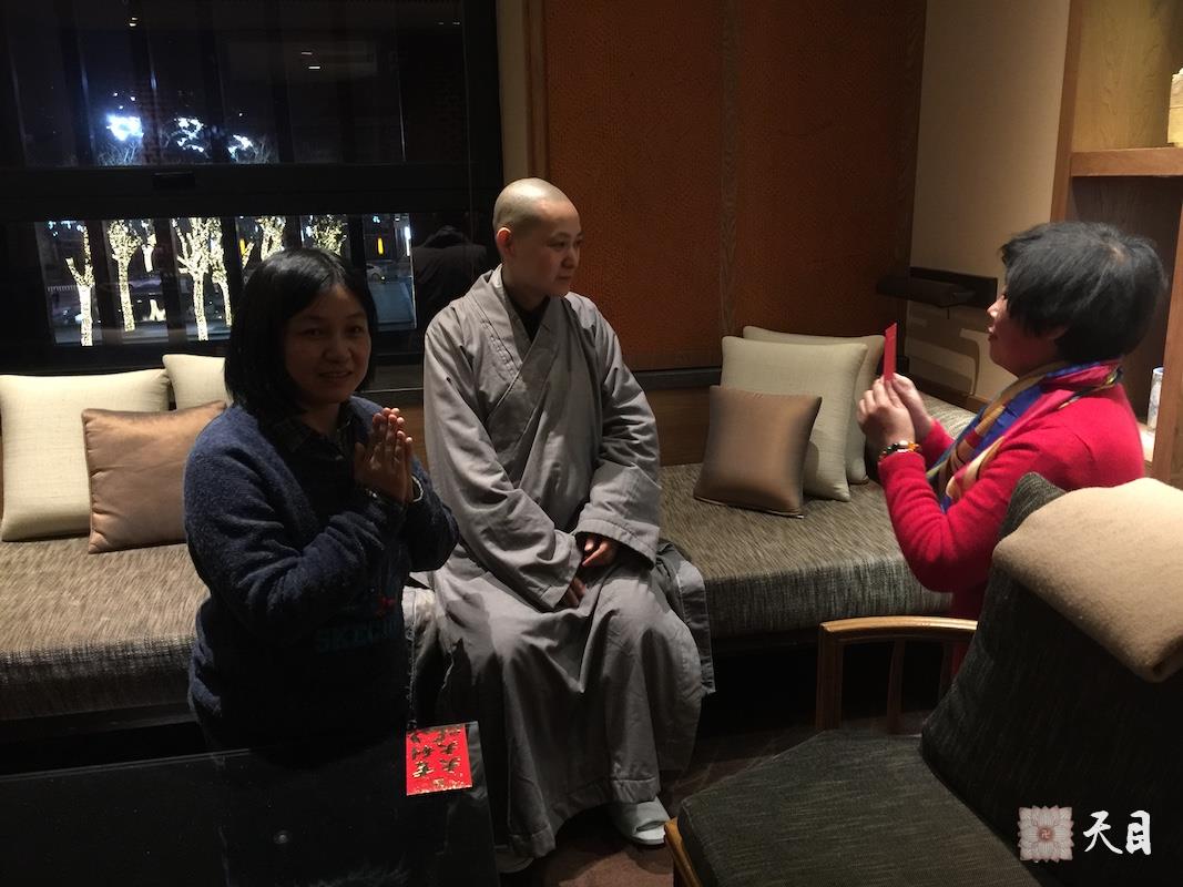 20170129果实法师春节自美回国和常香法师常顺居士常好居士在西安威斯汀给恩师圣观法师祈福