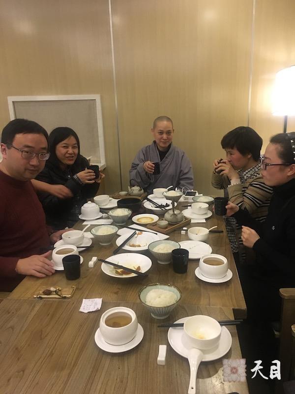 20170225-0301果实法师在常顺常意居士的护持下在杭州弘法给恩师圣观法师祈福