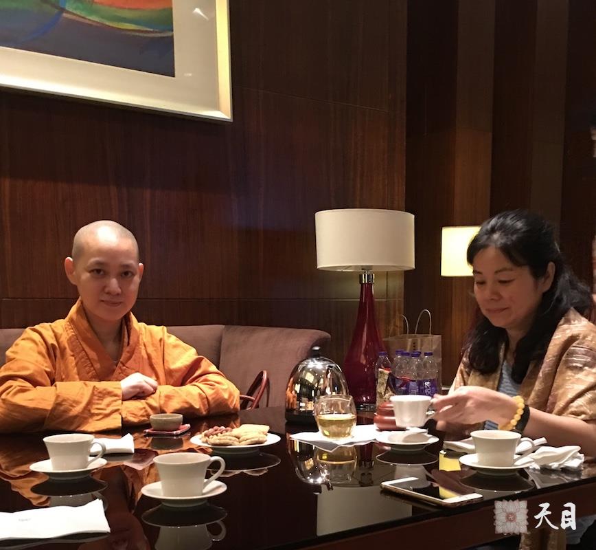 20170703-04果实法师广州喜来登信众一起给恩师圣观法师祈福