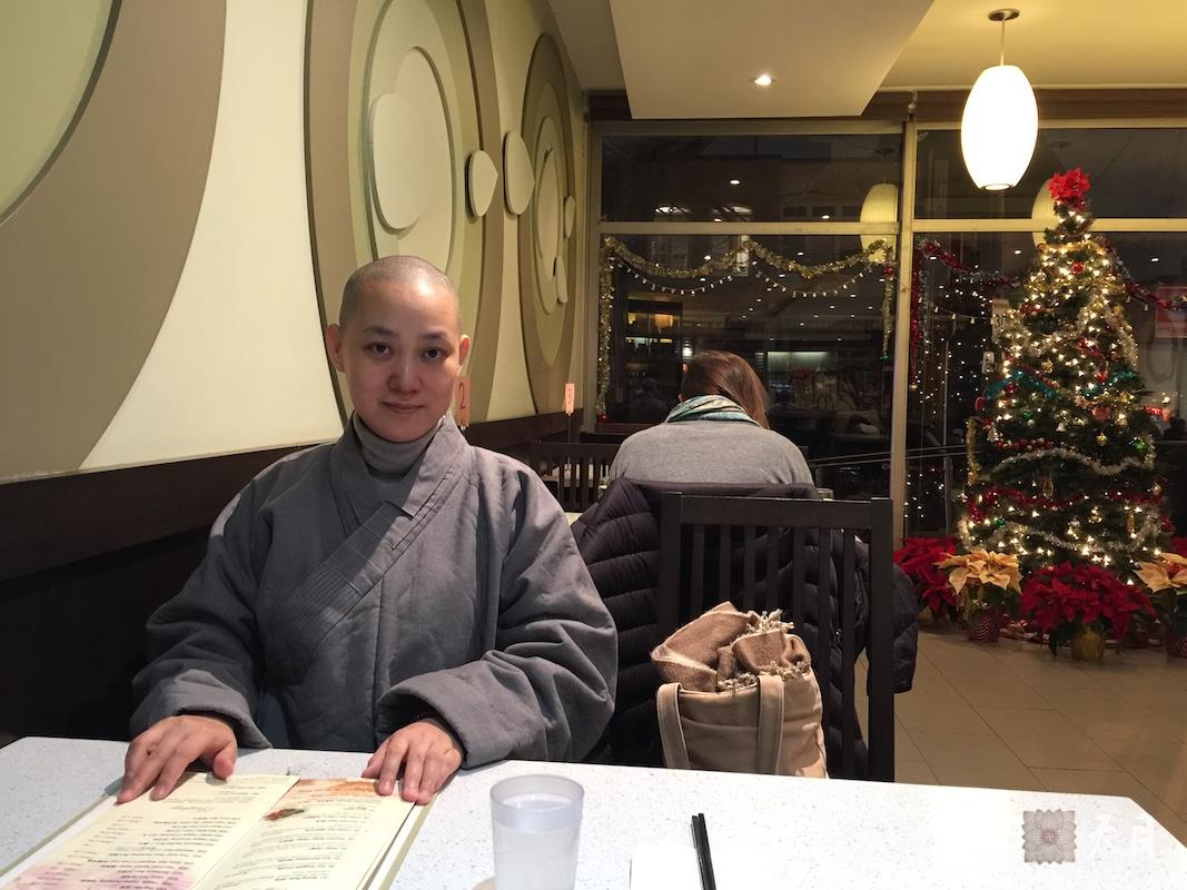 20171221果实法师多伦多应常佳居士供养king's cafe素食馆给恩师圣观法师祈福