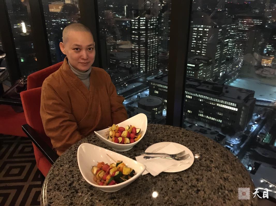 20171221-31果实法师享用净素餐食在加拿大多伦多市中心喜来登