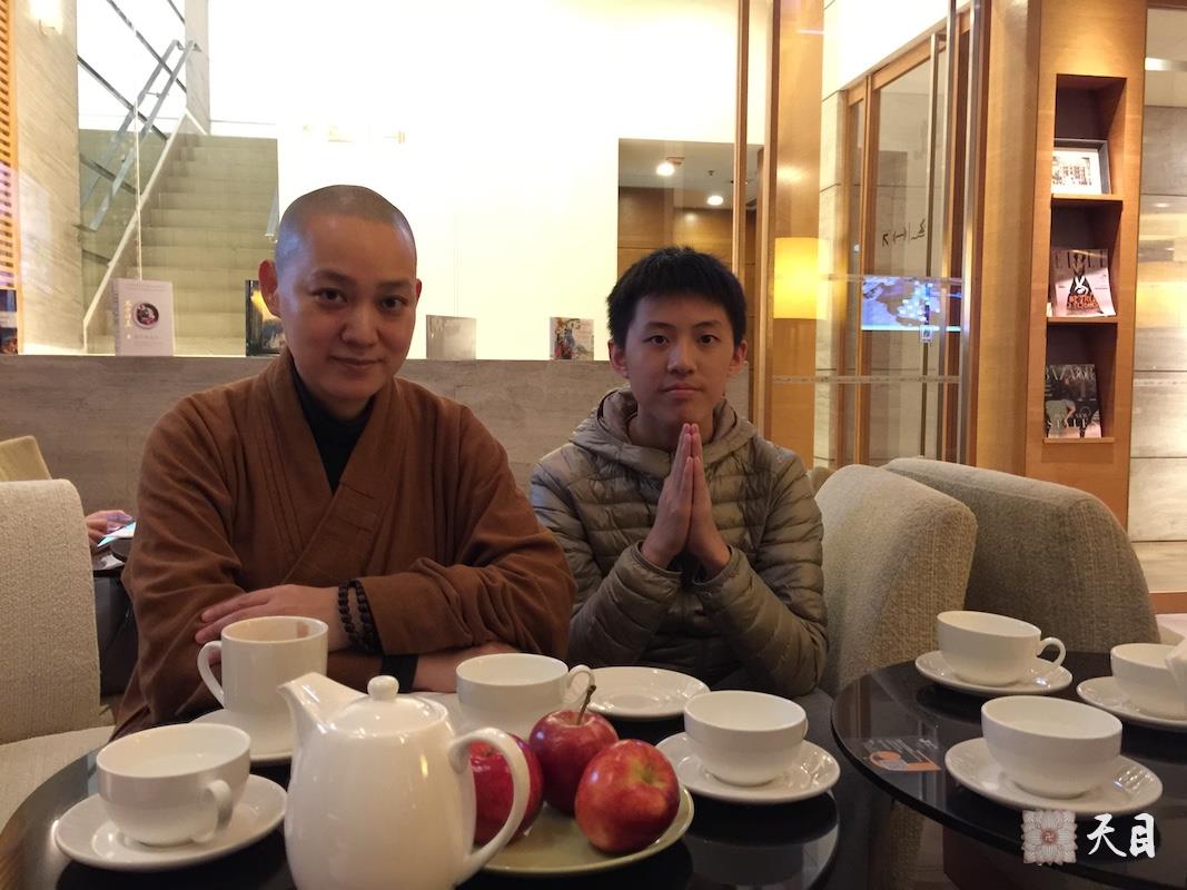 20180127果实法师和阿珊常恒常诚居士齐聚香港今旅豪华阁给恩师圣观法师祈福