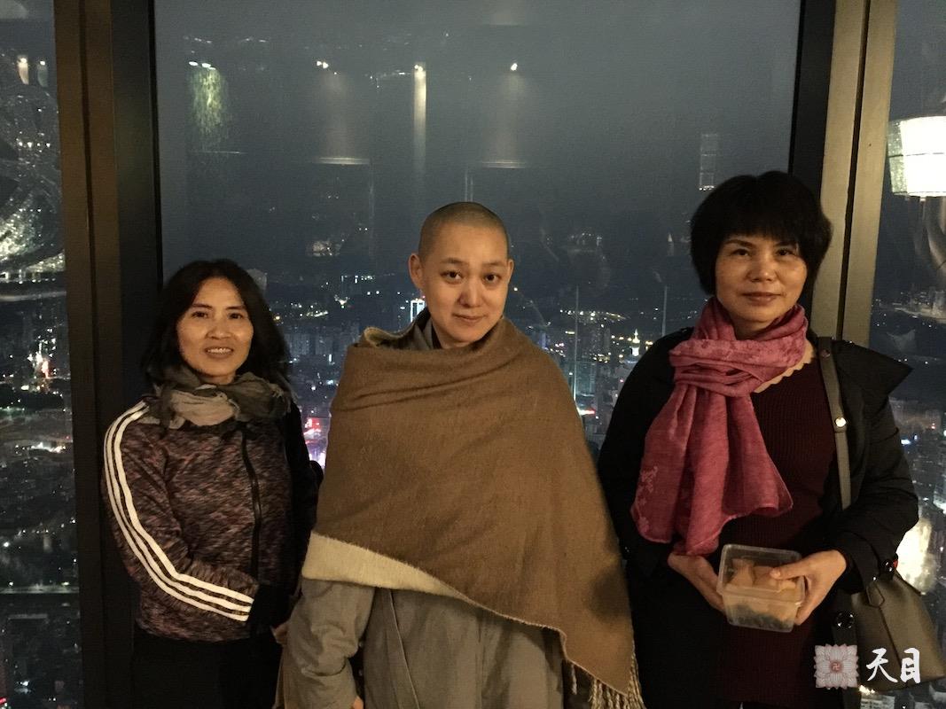 20180128果实法师和阿珊常彩居士齐聚深圳瑞吉给恩师圣观法师祈福