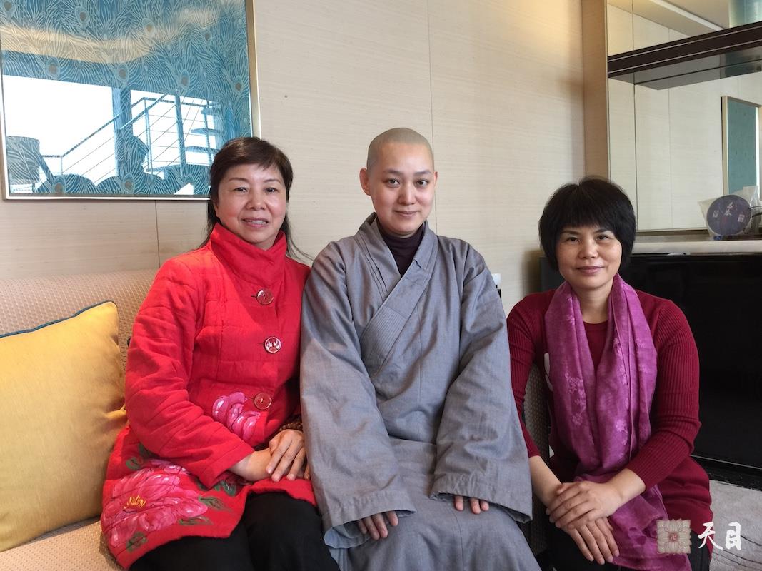 20180130果实法师和果信常彩常贤居士在深圳瑞吉给恩师圣观法师祈福2