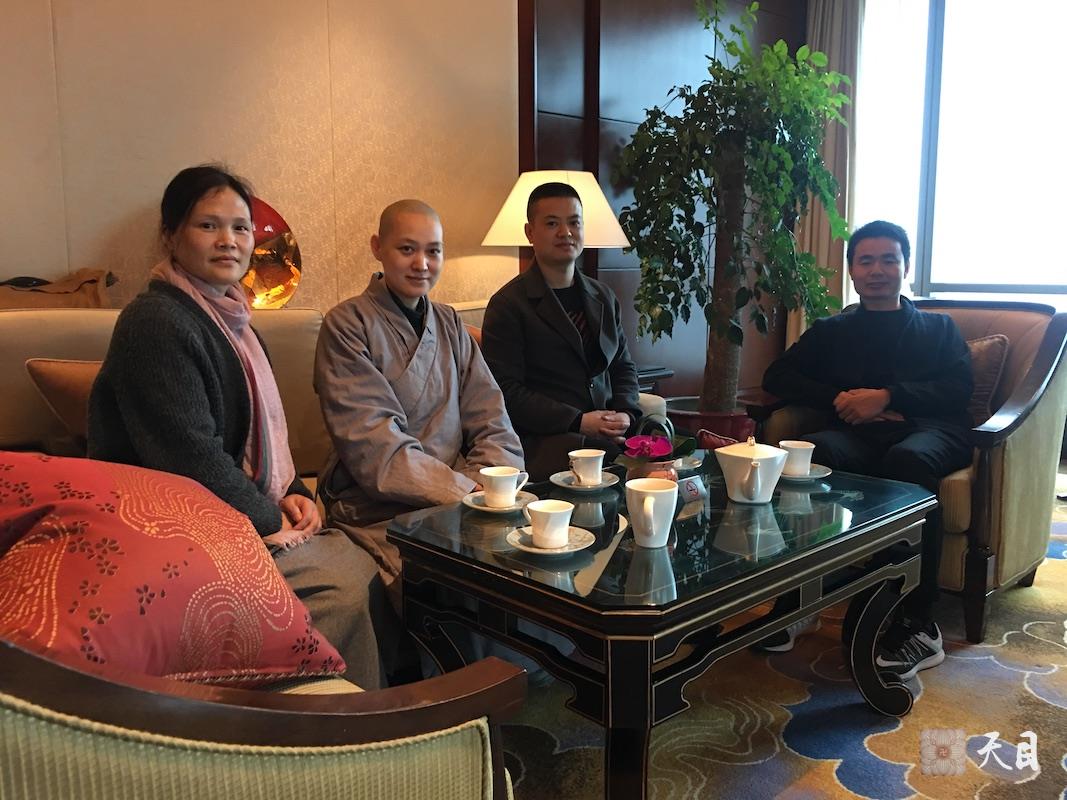 20180318果实法师在温州香格里拉与常礼常克常泰居士给恩师圣观法师祈福