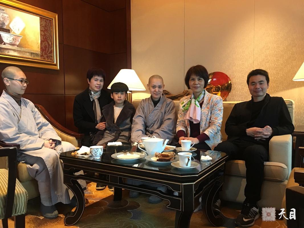 20180318果实法师在温州香格里拉和常香法师常彩常克常洁常硕居士给恩师圣观法师祈福