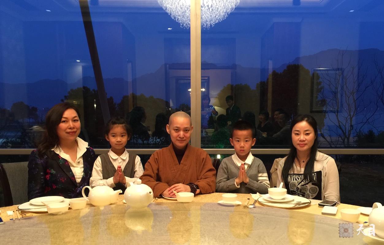 20180324果实法师在温州应常清居士供养香格里拉香宫给恩师圣观法师祈福