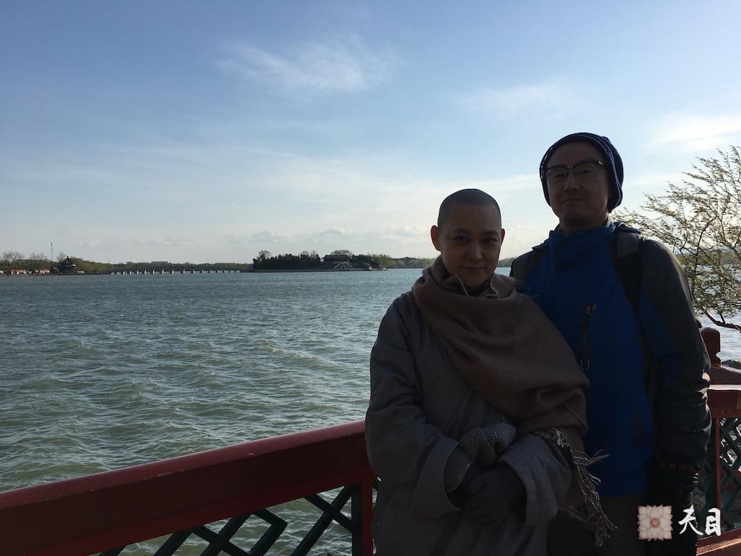20180406果实法师北京应常星张星水居士供养参观颐和园昆明湖给恩师圣观法师祈福1