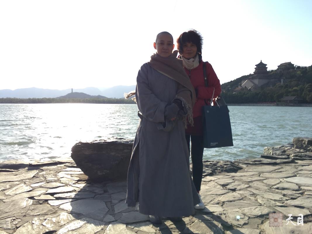 20180406果实法师北京应常星张星水居士供养参观颐和园昆明湖给恩师圣观法师祈福1