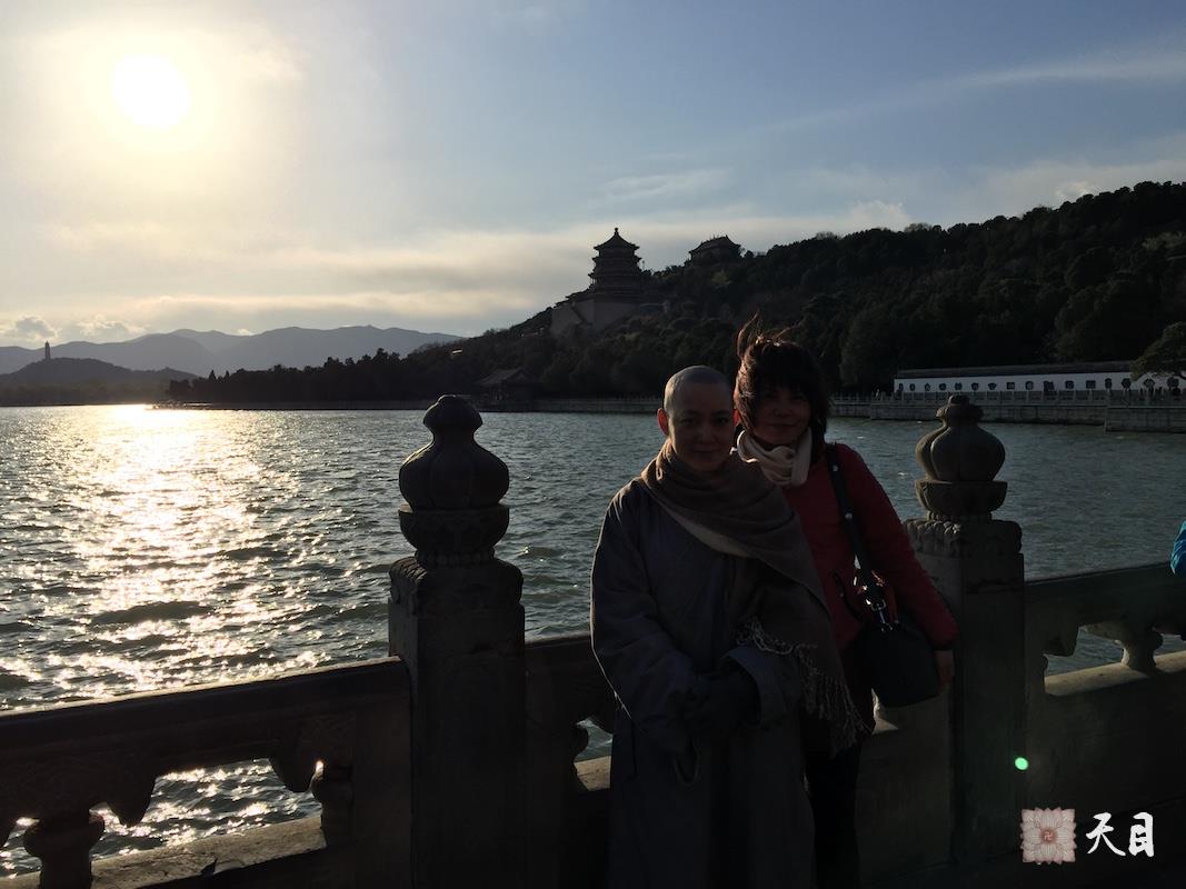 20180406果实法师北京应常星张星水居士供养参观颐和园昆明湖给恩师圣观法师祈福1