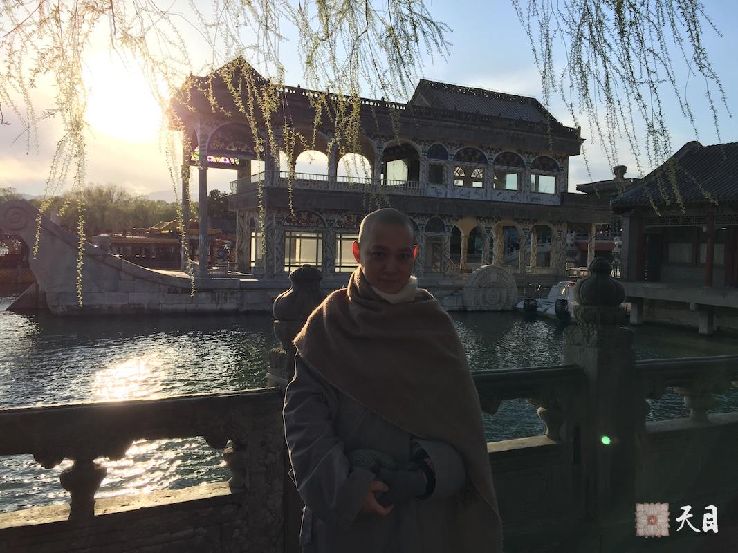 20180406果实法师北京应常星张星水居士供养参观颐和园昆明湖给恩师圣观法师祈福1