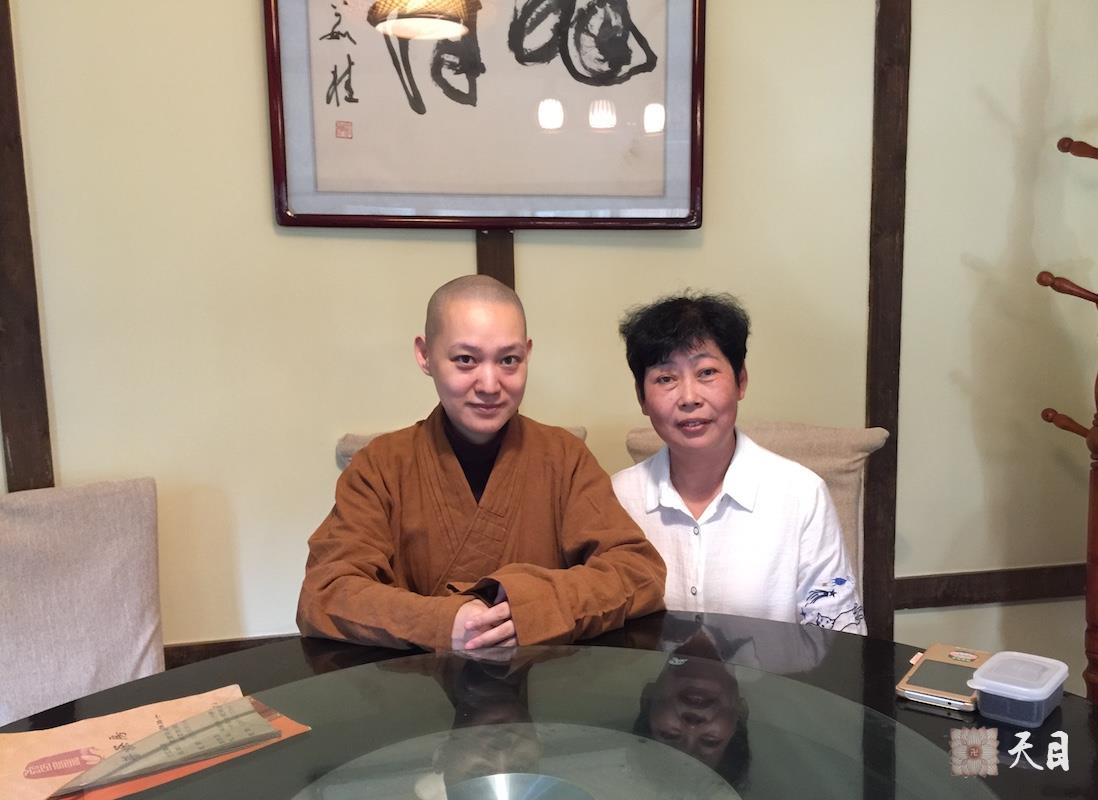 20180502果实法师在西安应常好居士供养普素茶房给恩师圣观法师祈福