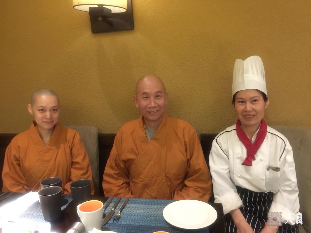 20180518圣观法师与果实法师等弟子在西安喜来登共进早餐2