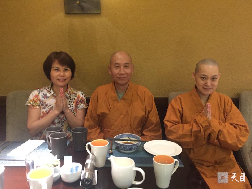 20180518圣观法师与果实法师等弟子在西安喜来登共进早餐2