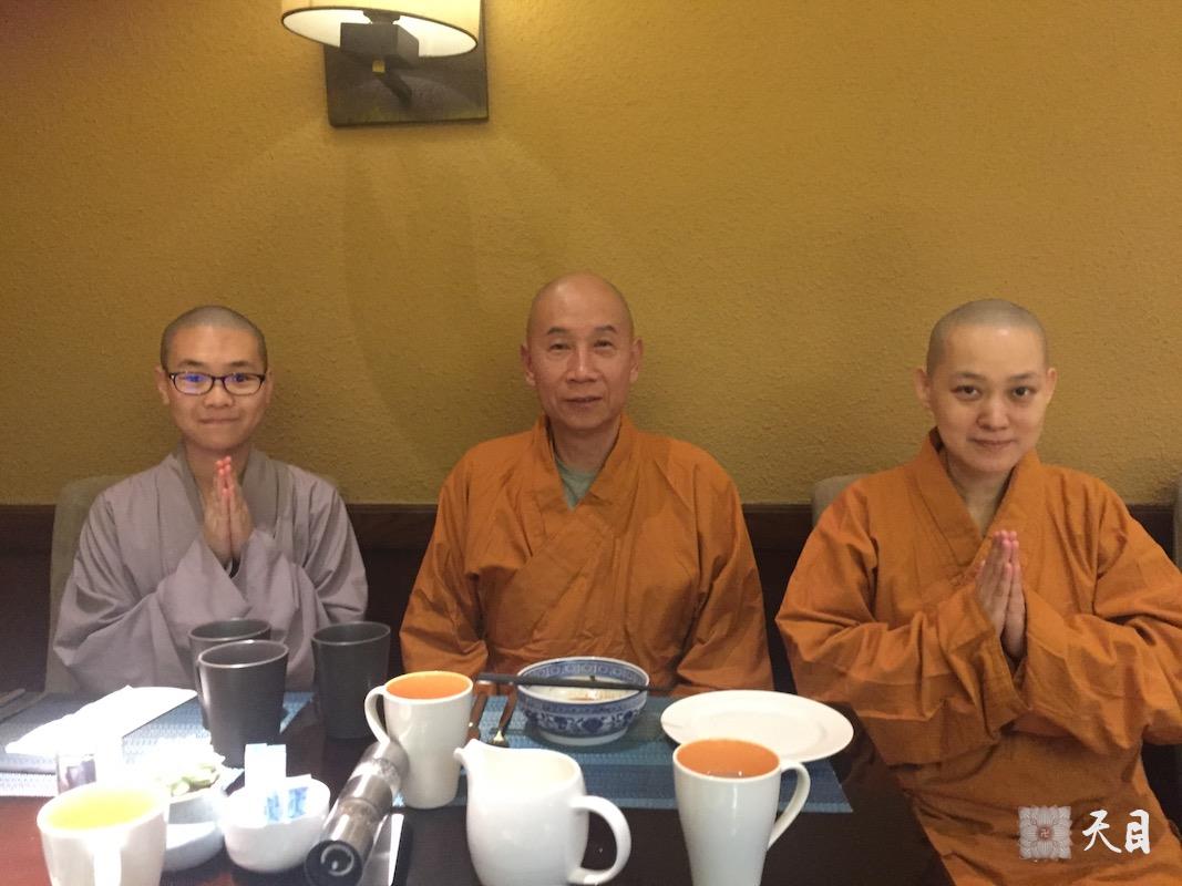 20180518圣观法师与果实法师等弟子在西安喜来登共进早餐2
