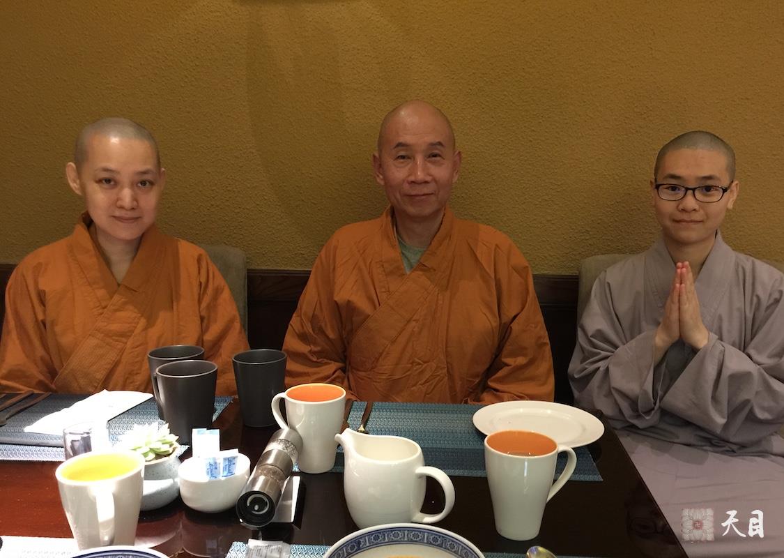 20180518圣观法师与果实法师等弟子在西安喜来登共进早餐2