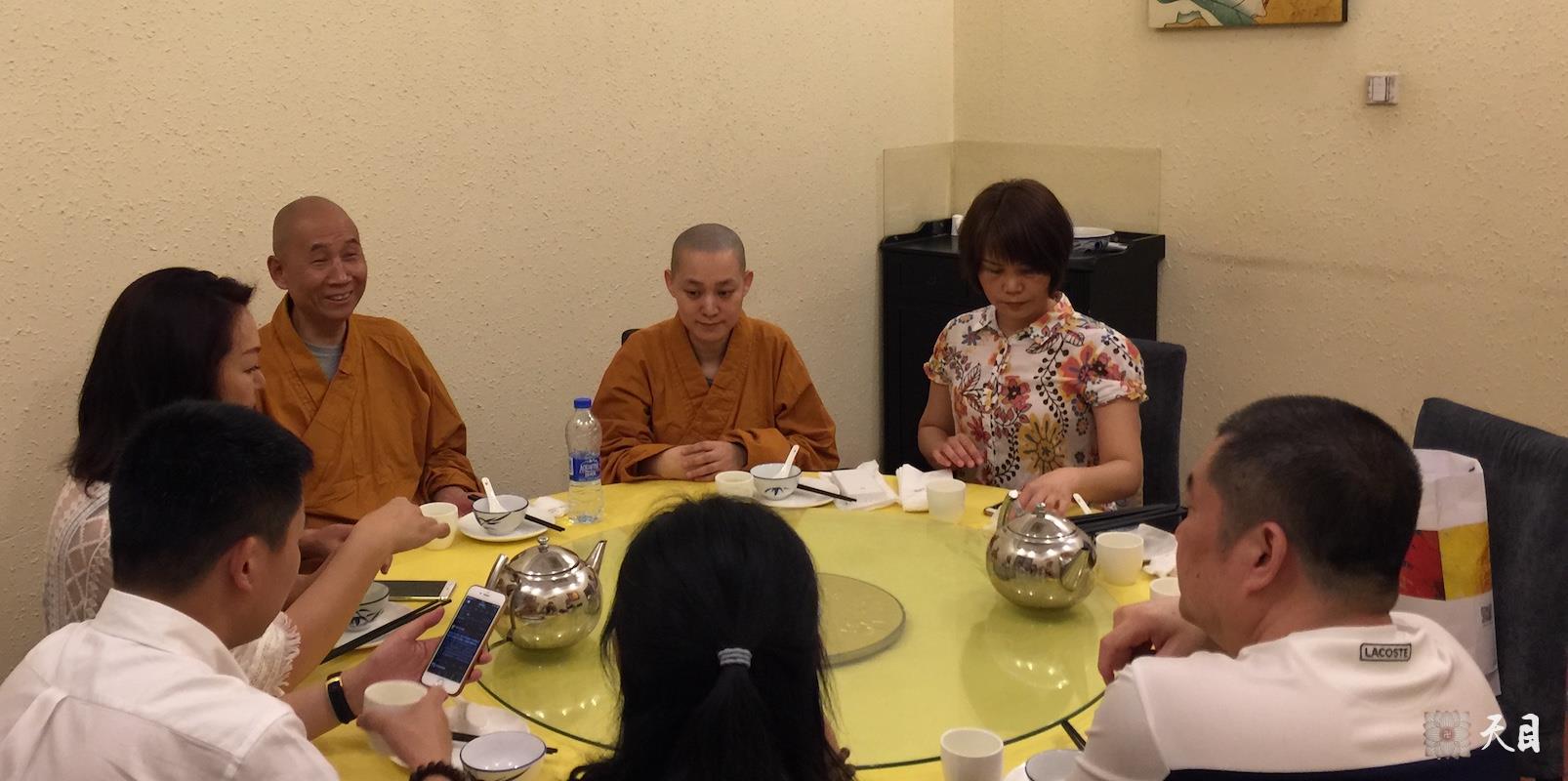 20180518果实法师领众礼请恩师圣观法师在西安大兴善寺天龙宝严素食馆开示