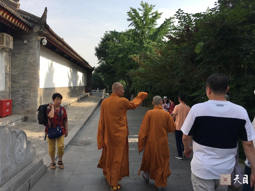 20180518圣观法师带领果实法师等弟子在西安法相宗祖庭大慈恩寺参学4