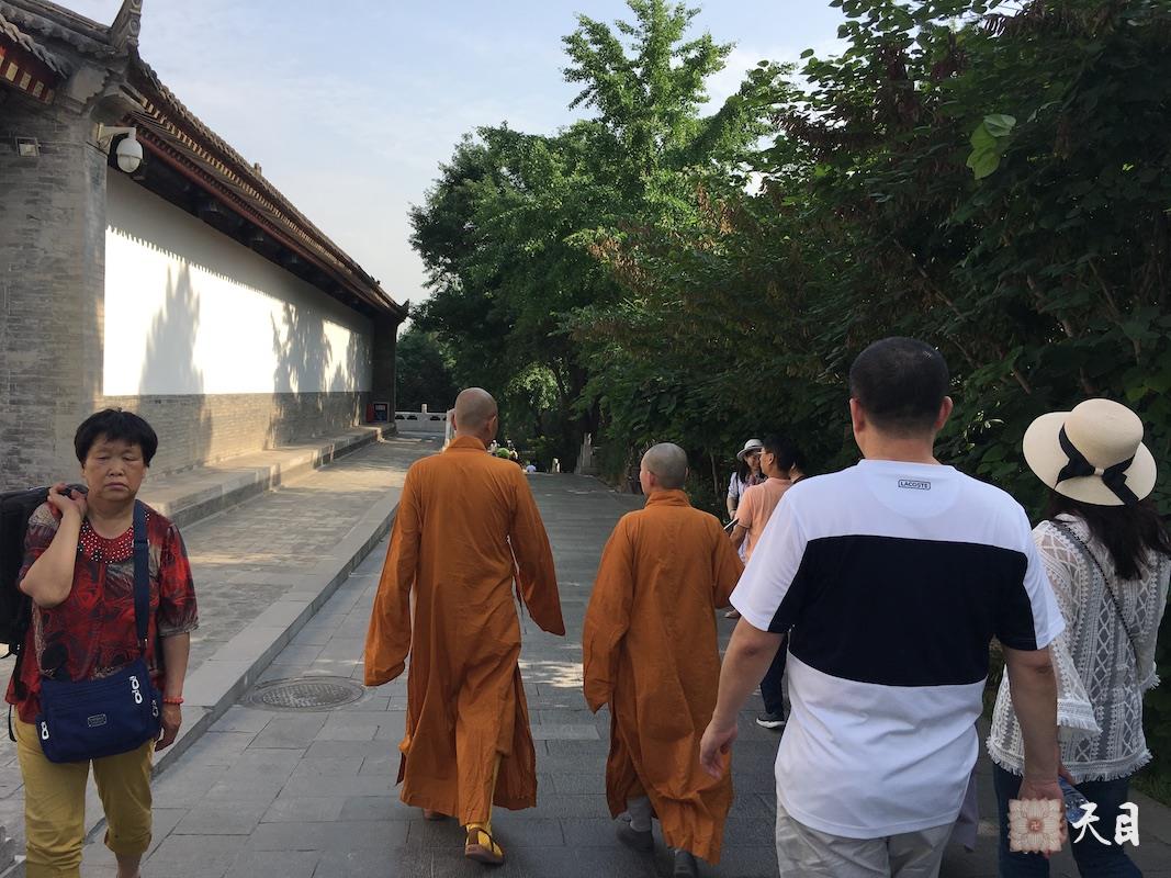 20180518圣观法师带领果实法师等弟子在西安法相宗祖庭大慈恩寺参学4