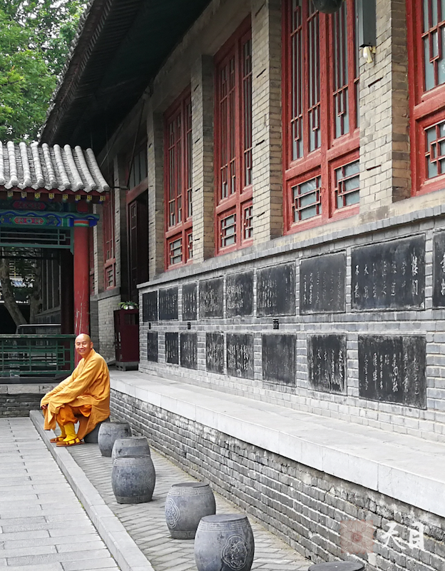 20180521圣观法师带领果实法师等弟子在西安碑林博物馆参学1