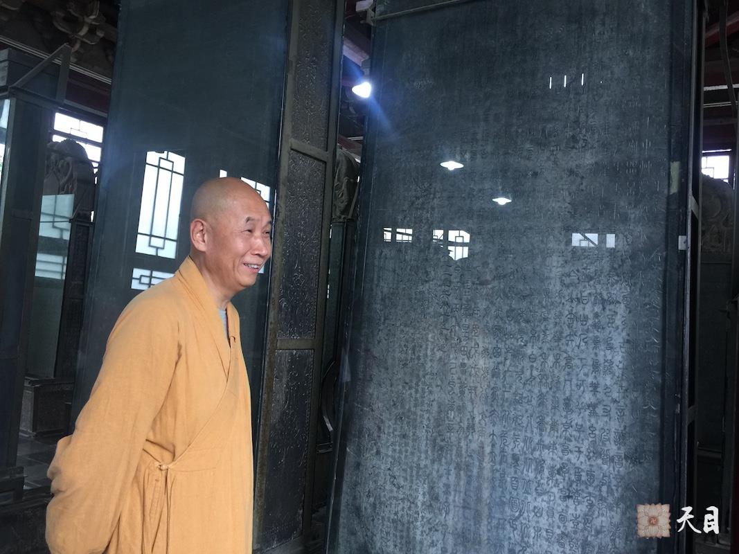 20180521圣观法师带领果实法师等弟子在西安碑林博物馆参学1