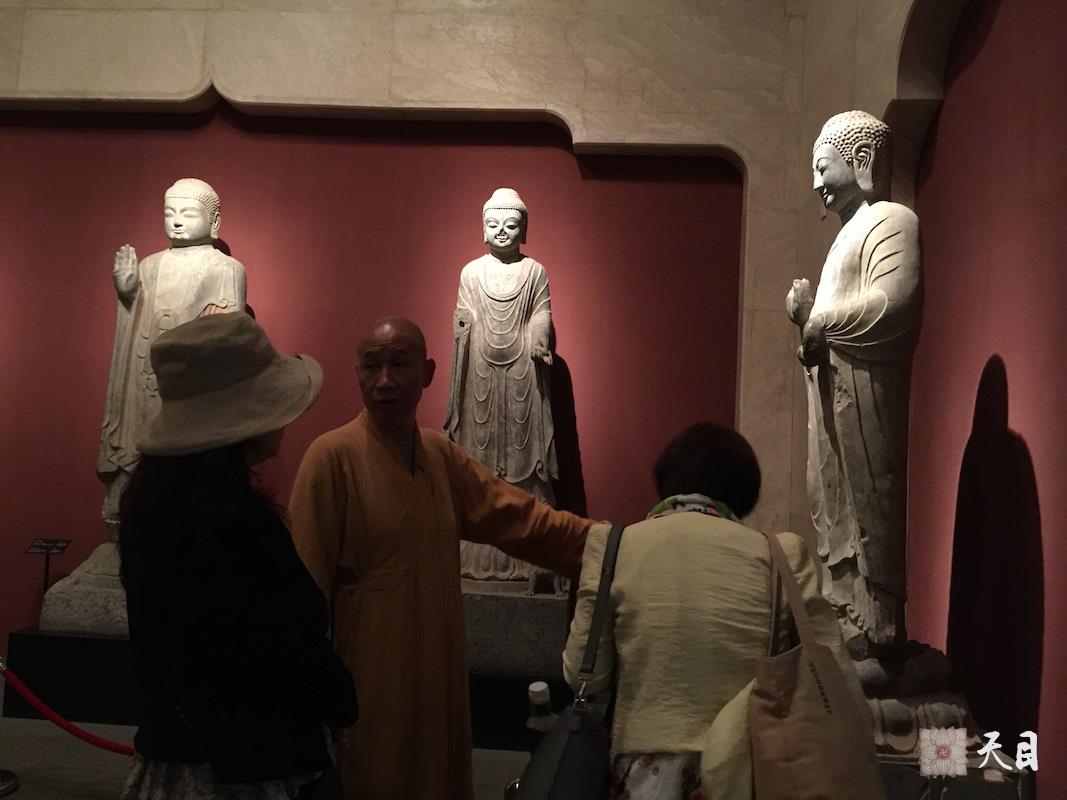 20180521圣观法师带领果实法师等弟子在西安碑林博物馆参学2