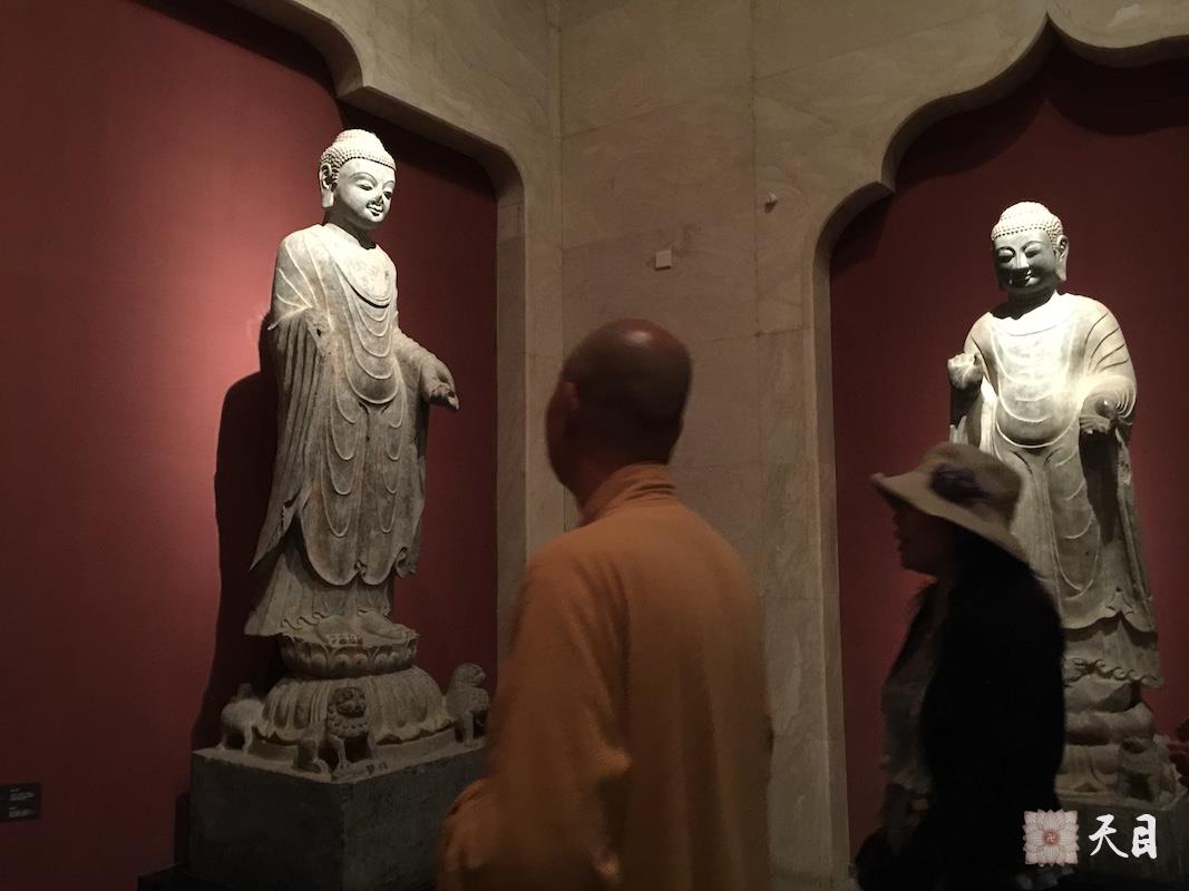 20180521圣观法师带领果实法师等弟子在西安碑林博物馆参学2