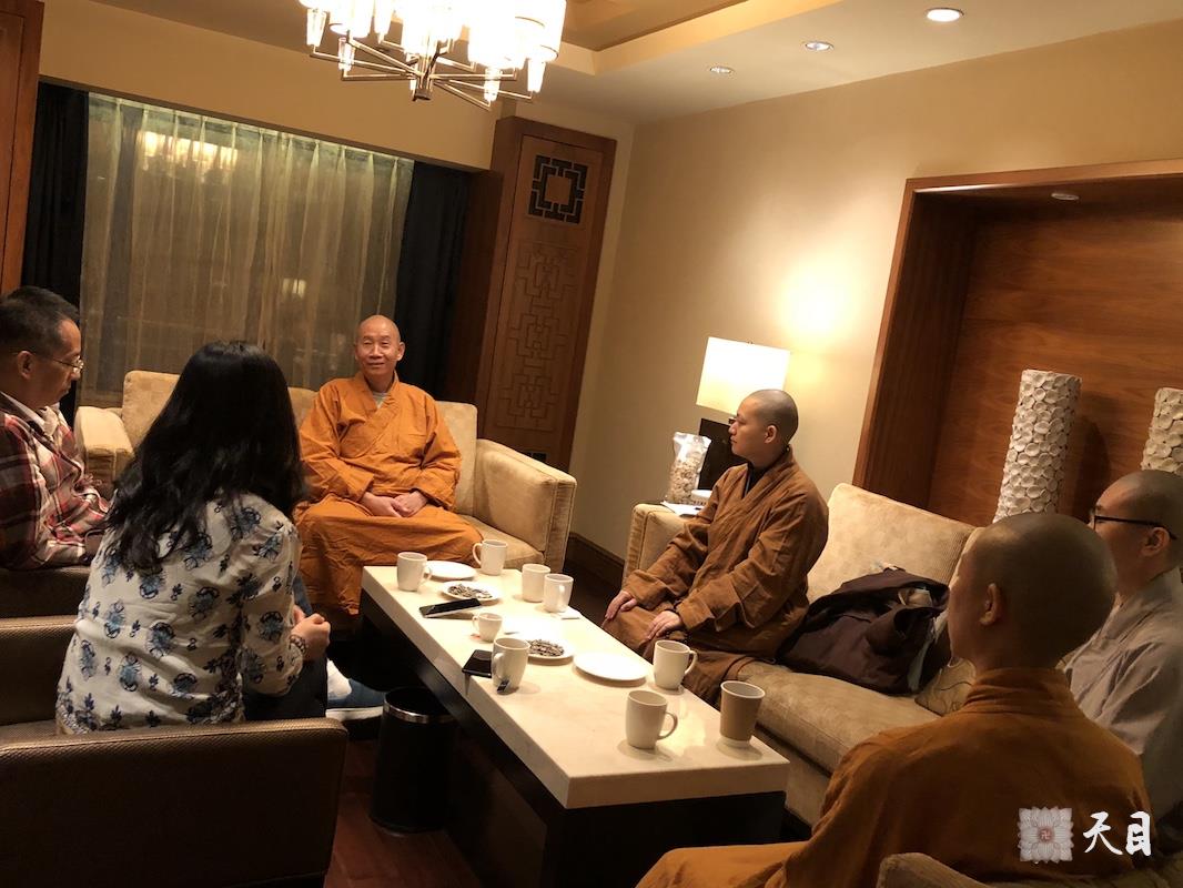 20180527果实法师领众在西安喜来登礼请恩师圣观法师开示