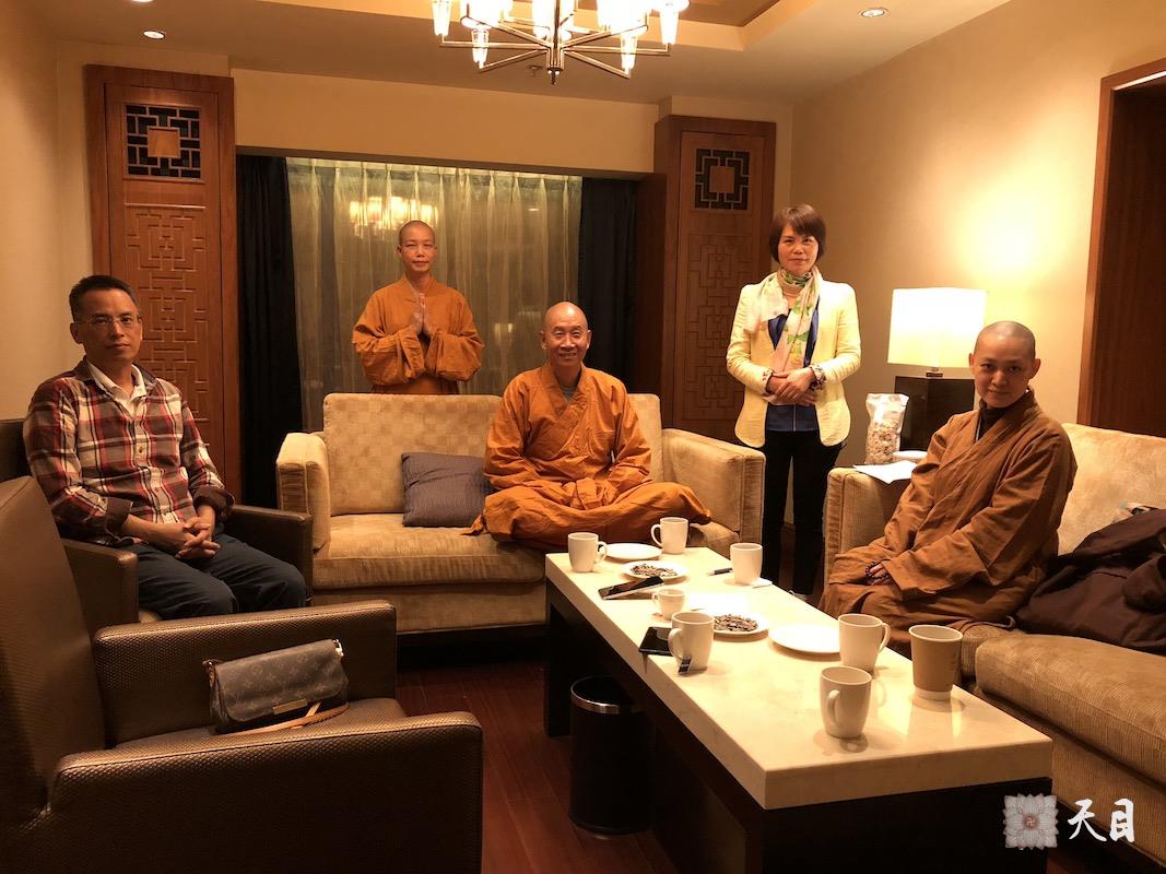 20180527果实法师领众在西安喜来登礼请恩师圣观法师开示