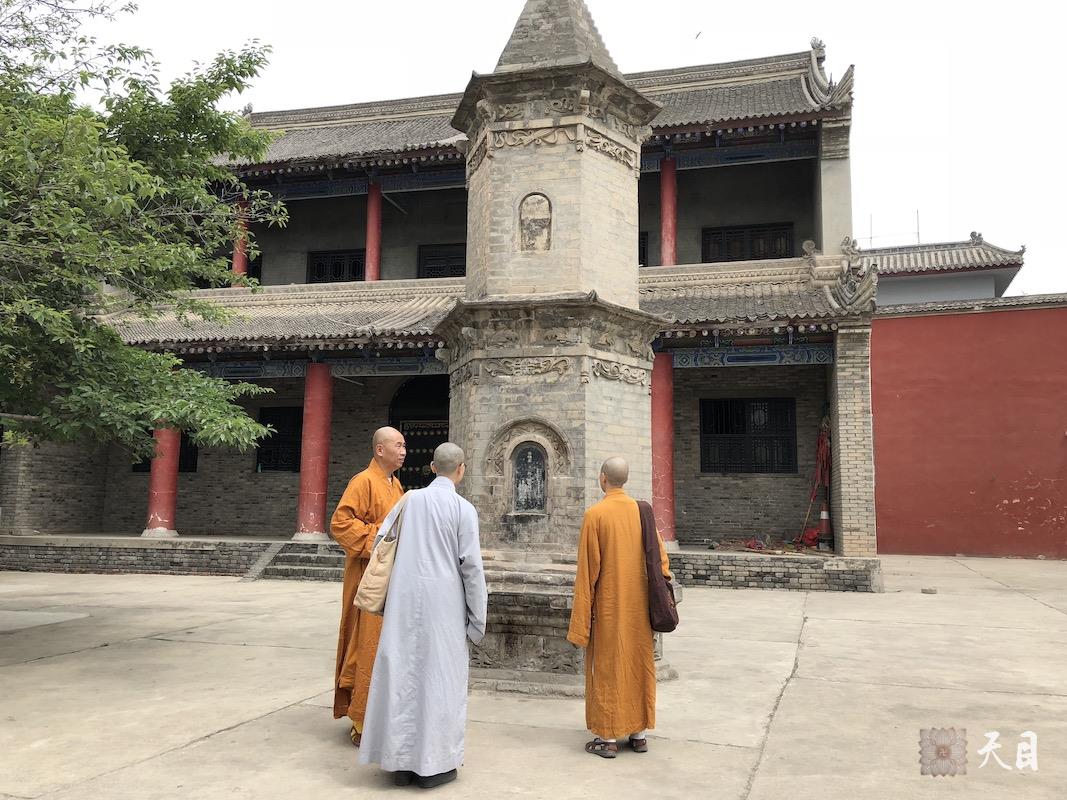 20180528圣观法师带领果实法师等弟子在西安净土宗祖庭香积寺参学1