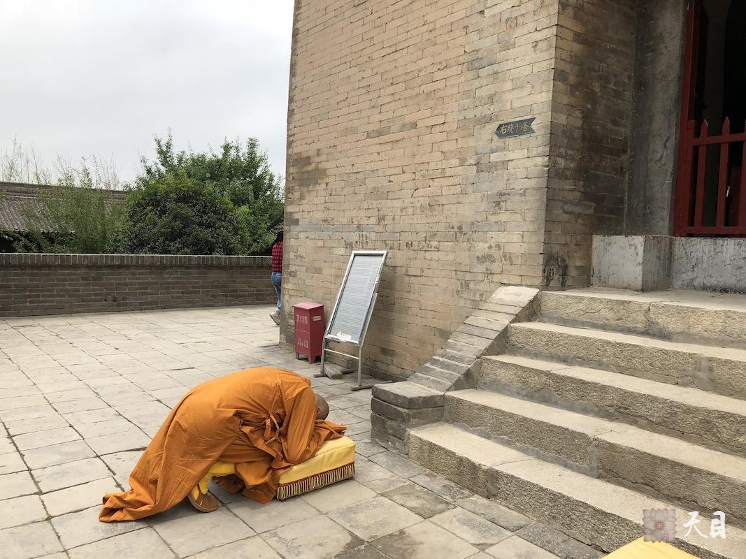 20180528圣观法师带领果实法师等弟子在西安净土宗祖庭香积寺参学3