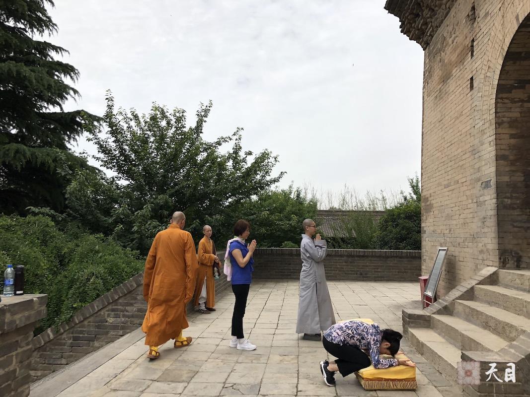 20180528圣观法师带领果实法师等弟子在西安净土宗祖庭香积寺参学3