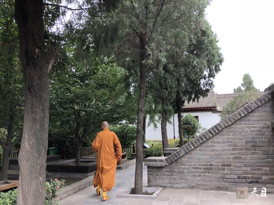 20180528圣观法师带领果实法师等弟子在西安净土宗祖庭香积寺参学3