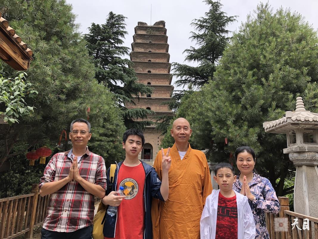 20180528圣观法师带领果实法师等弟子在西安净土宗祖庭香积寺参学4