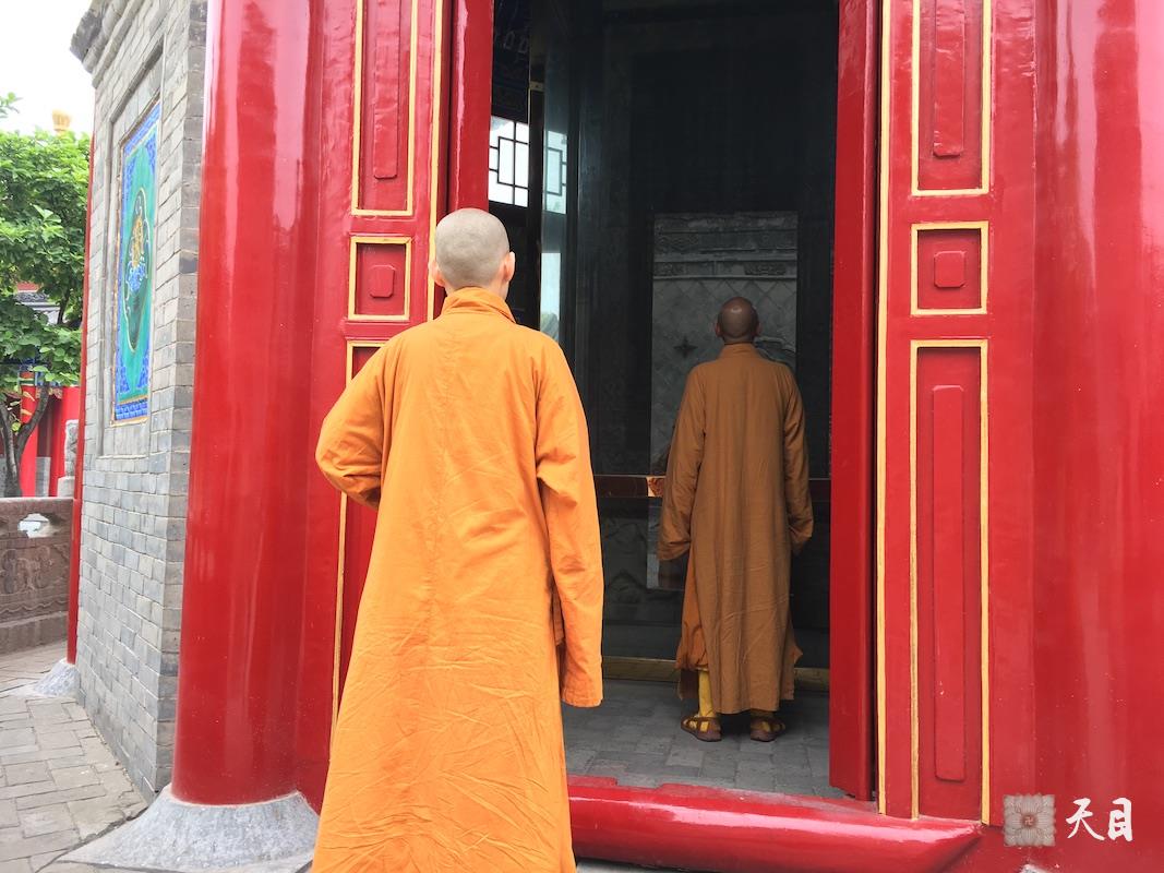 20180601圣观法师带领果实法师等弟子在西安绿度母道场藏传格鲁派寺院广仁寺参学1