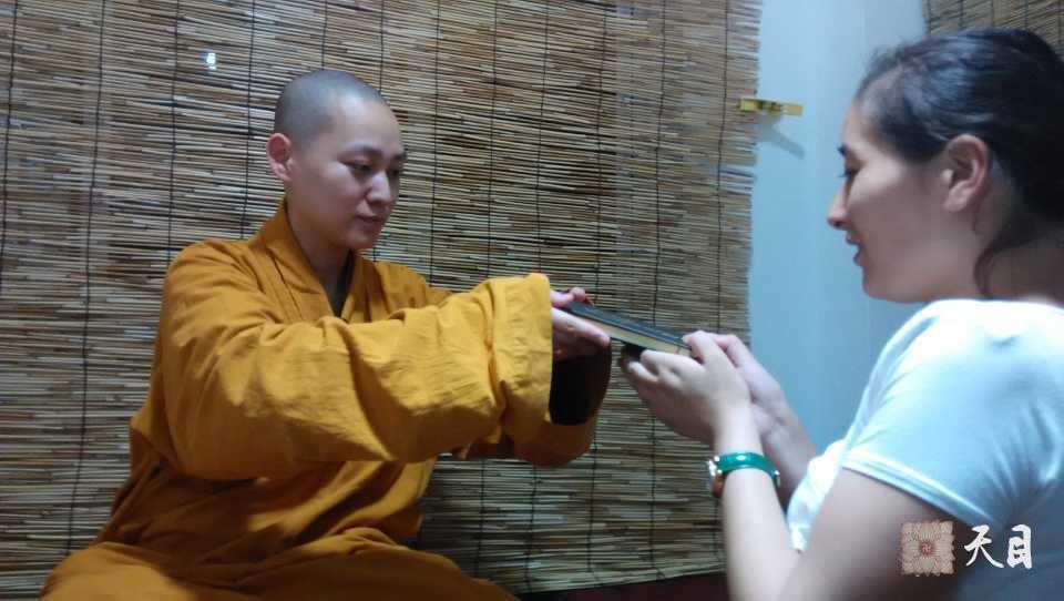 20140821果实法师加持常顺居士温州常顺阁茶行开业2