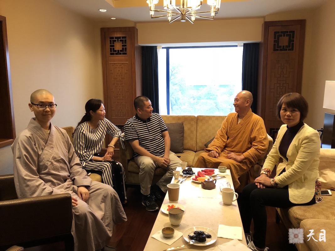20180608圣观法师在西安喜来登接见专程从广州来到西安拜见亲近恩师的心一果珍常惠心婵居士2