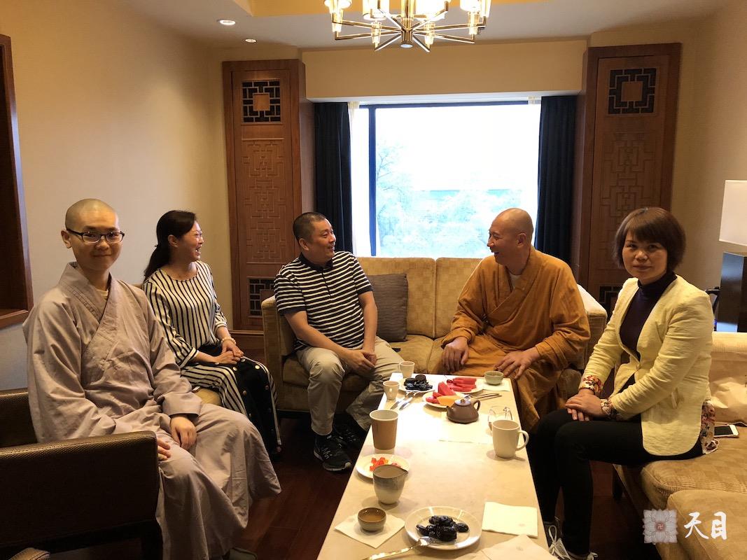20180608圣观法师在西安喜来登接见专程从广州来到西安拜见亲近恩师的心一果珍常惠心婵居士2