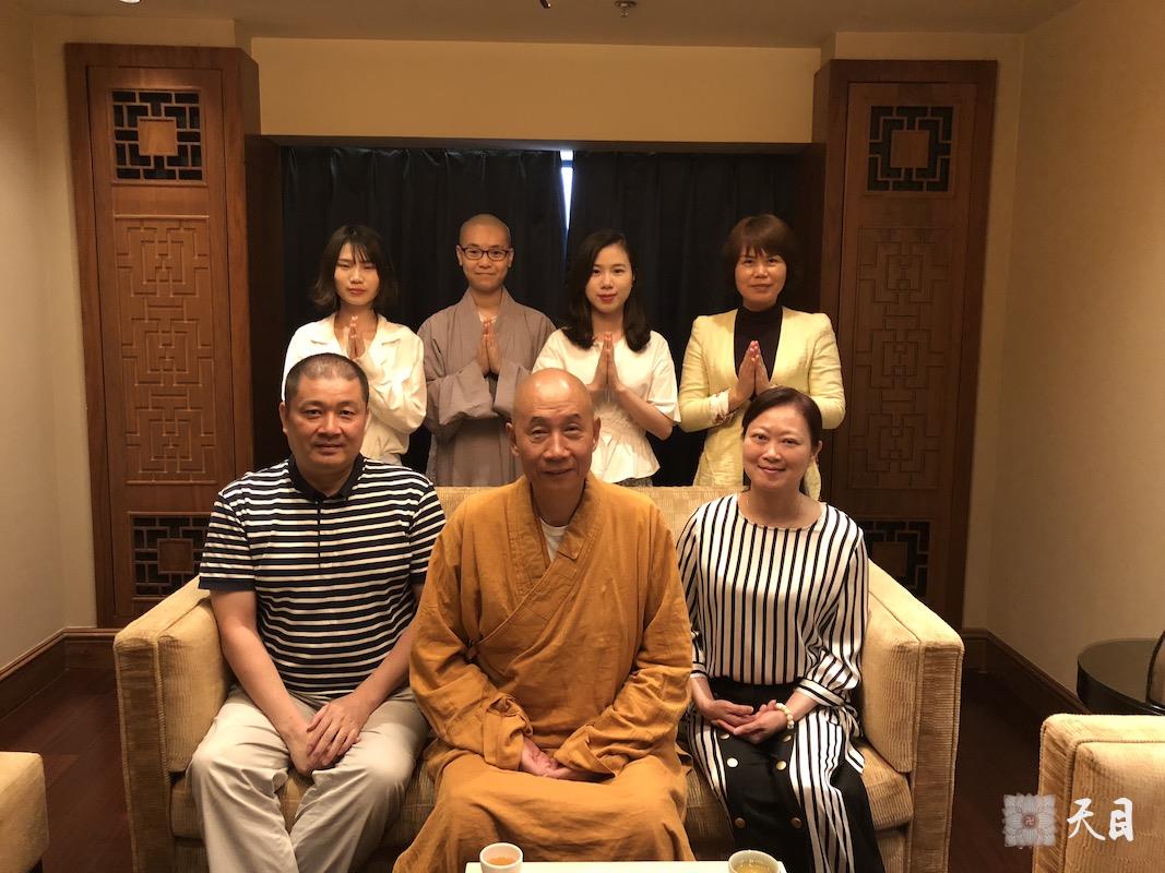 20180608圣观法师在西安喜来登接见专程从广州来到西安拜见亲近恩师的心一果珍常惠心婵居士2