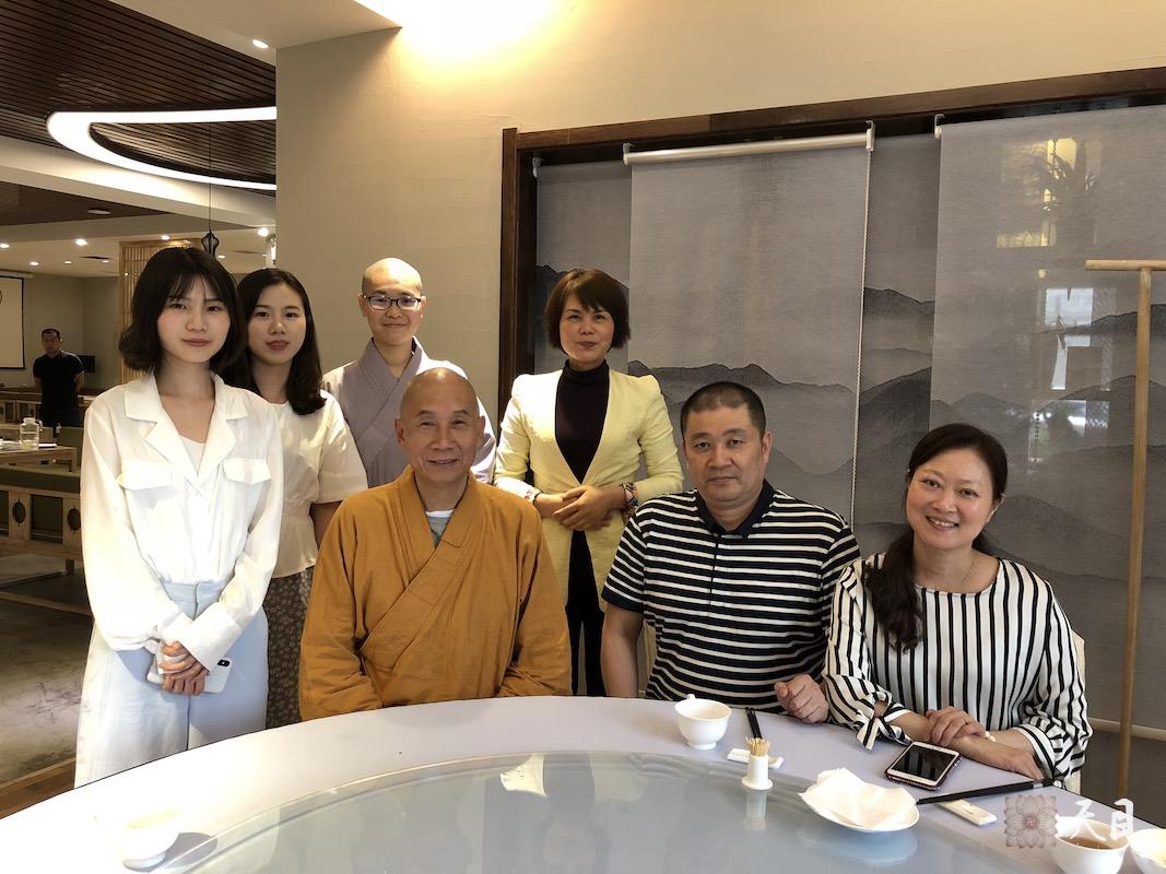 20180608圣观法师带领果实法师在西安应心一果珍居士夫妇的供养天素无界素食馆西安油泼辣子BiángBiáng面1