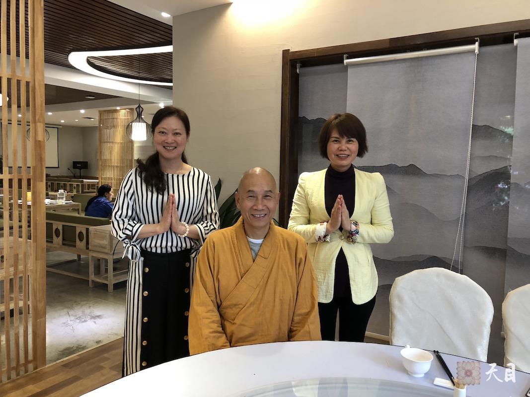 20180608圣观法师带领果实法师在西安应心一果珍居士夫妇的供养天素无界素食馆西安油泼辣子BiángBiáng面1