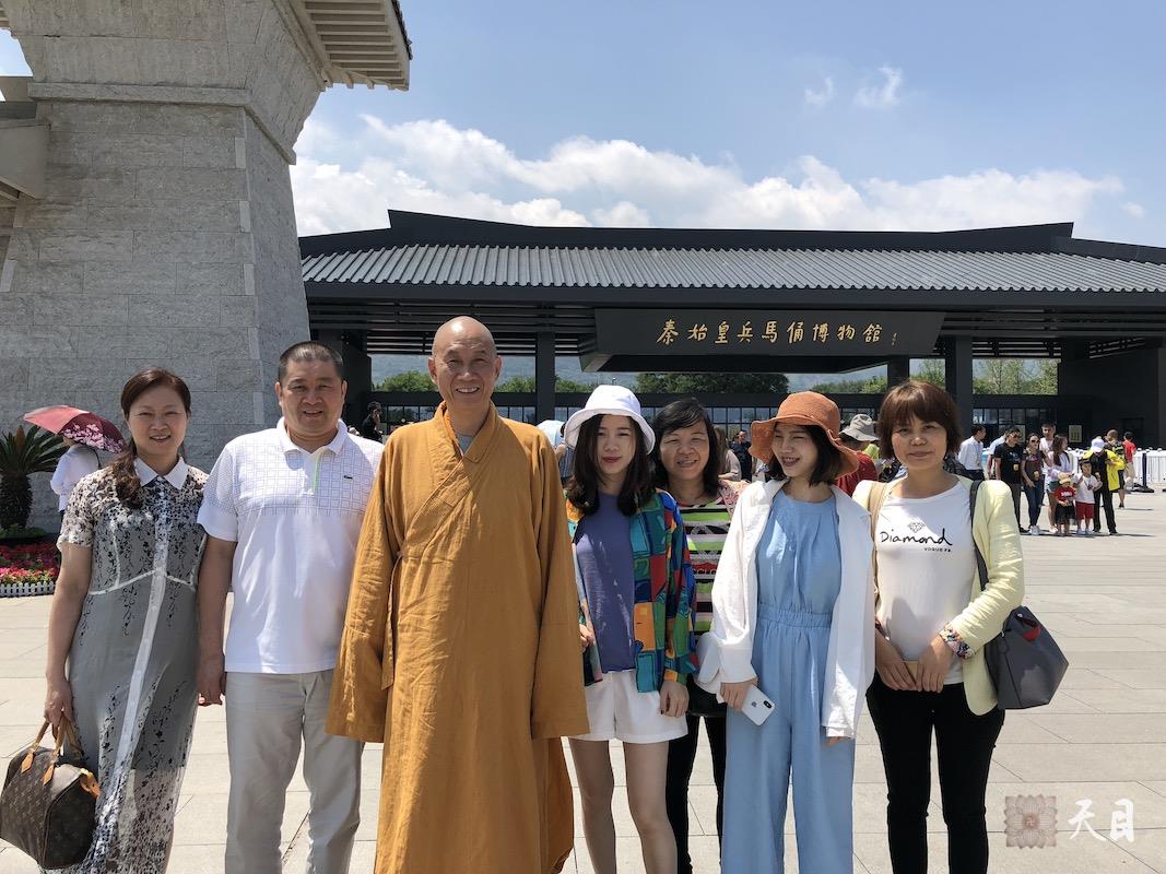 20180609圣观法师在西安带领果实法师等弟子参观秦始皇兵马俑博物馆1
