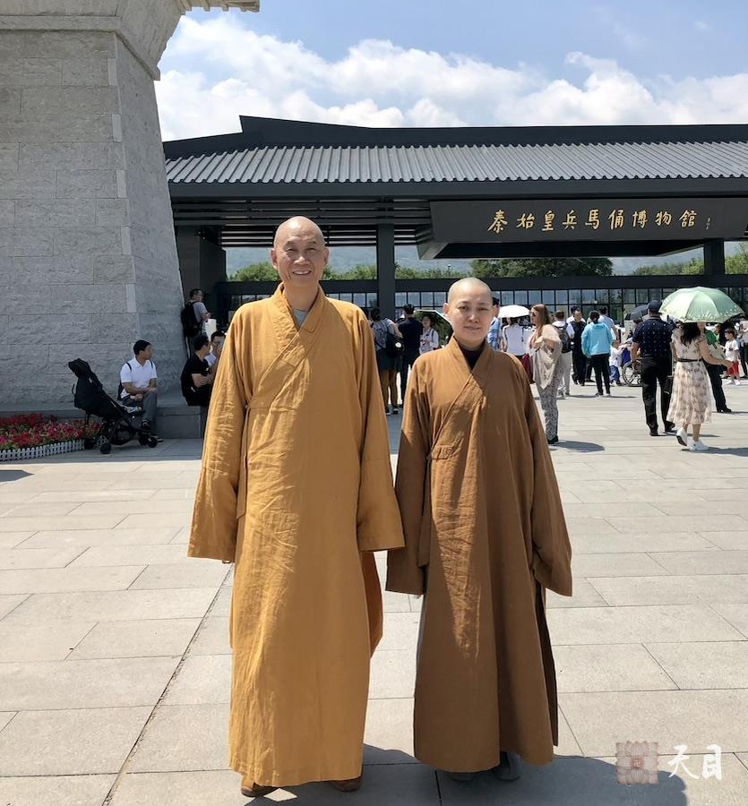 20180609圣观法师在西安带领果实法师等弟子参观秦始皇兵马俑博物馆1