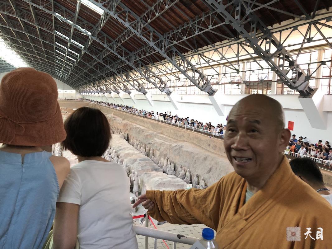 20180609圣观法师在西安带领果实法师等弟子参观秦始皇兵马俑博物馆3
